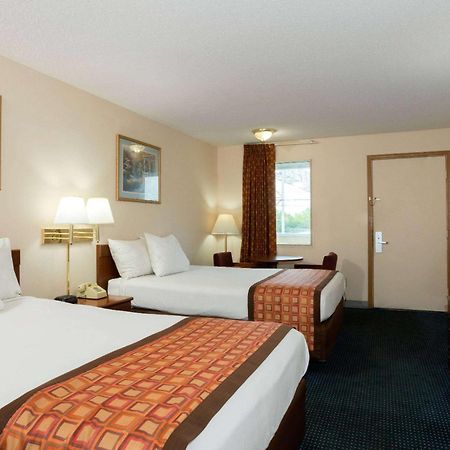 Days Inn By Wyndham Indianapolis East Post Road Εξωτερικό φωτογραφία