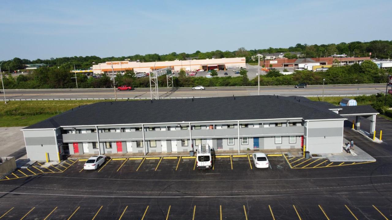 Days Inn By Wyndham Indianapolis East Post Road Εξωτερικό φωτογραφία