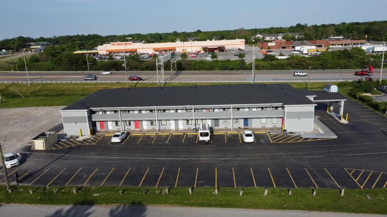 Days Inn By Wyndham Indianapolis East Post Road Εξωτερικό φωτογραφία