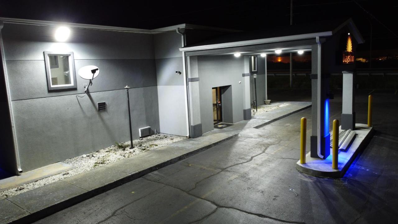 Days Inn By Wyndham Indianapolis East Post Road Εξωτερικό φωτογραφία
