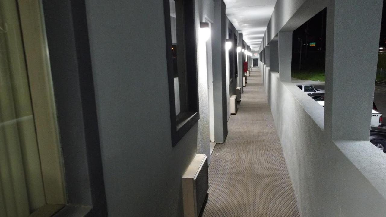 Days Inn By Wyndham Indianapolis East Post Road Εξωτερικό φωτογραφία