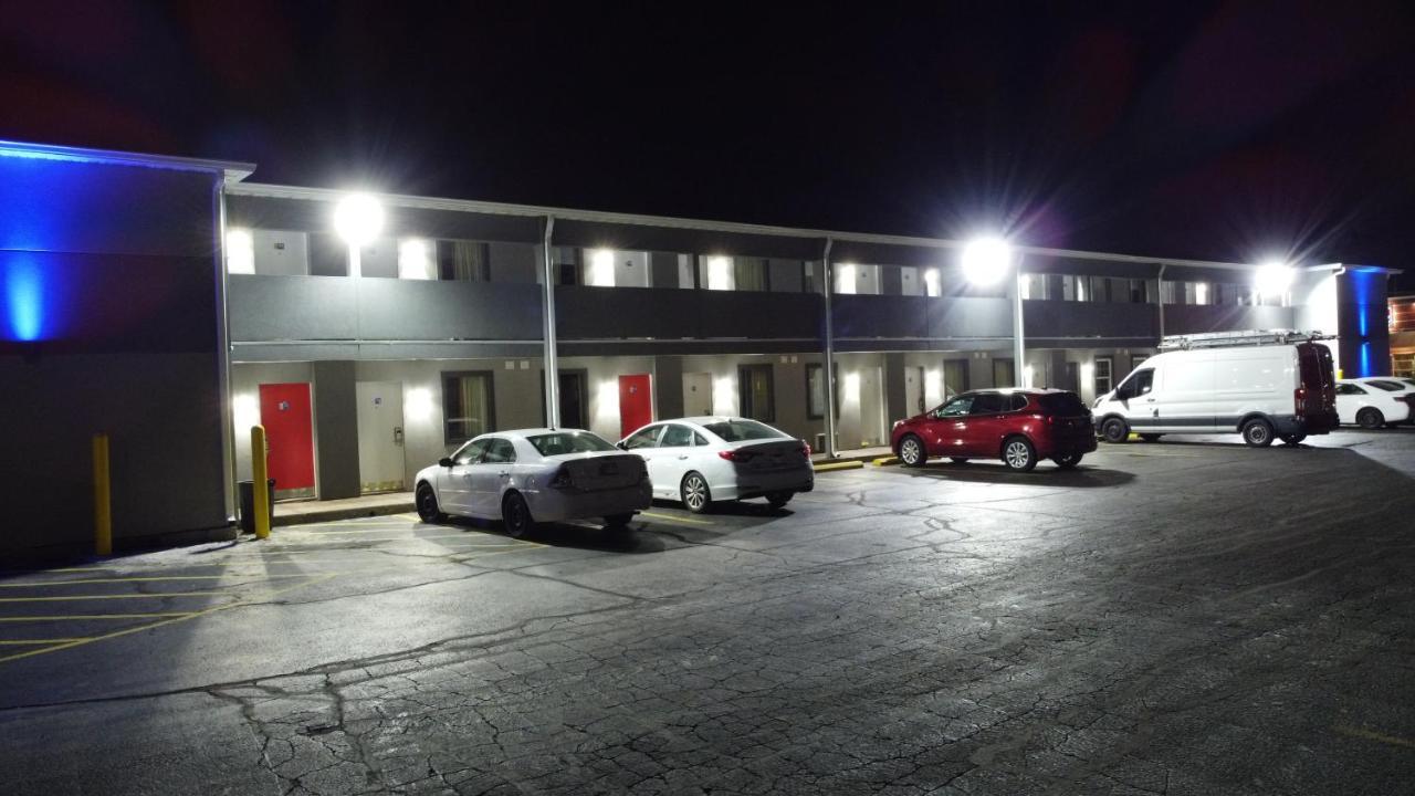 Days Inn By Wyndham Indianapolis East Post Road Εξωτερικό φωτογραφία