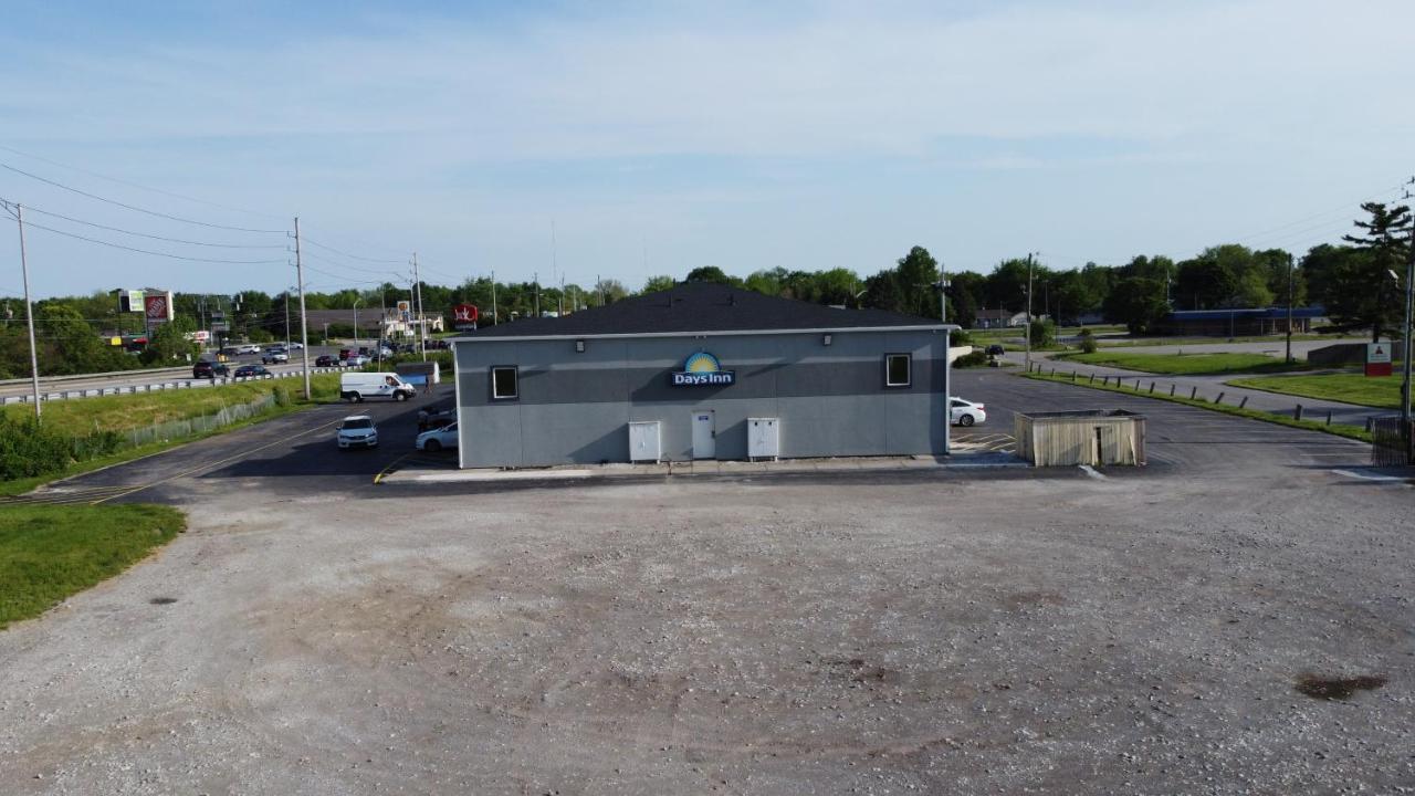 Days Inn By Wyndham Indianapolis East Post Road Εξωτερικό φωτογραφία