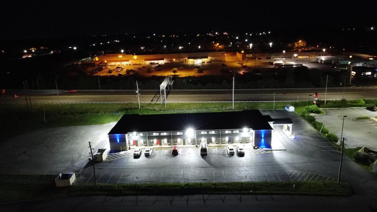 Days Inn By Wyndham Indianapolis East Post Road Εξωτερικό φωτογραφία