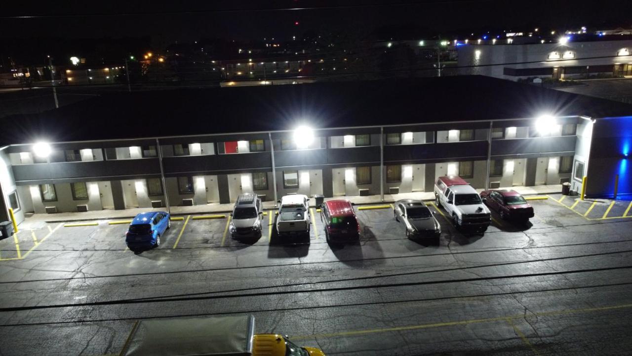 Days Inn By Wyndham Indianapolis East Post Road Εξωτερικό φωτογραφία