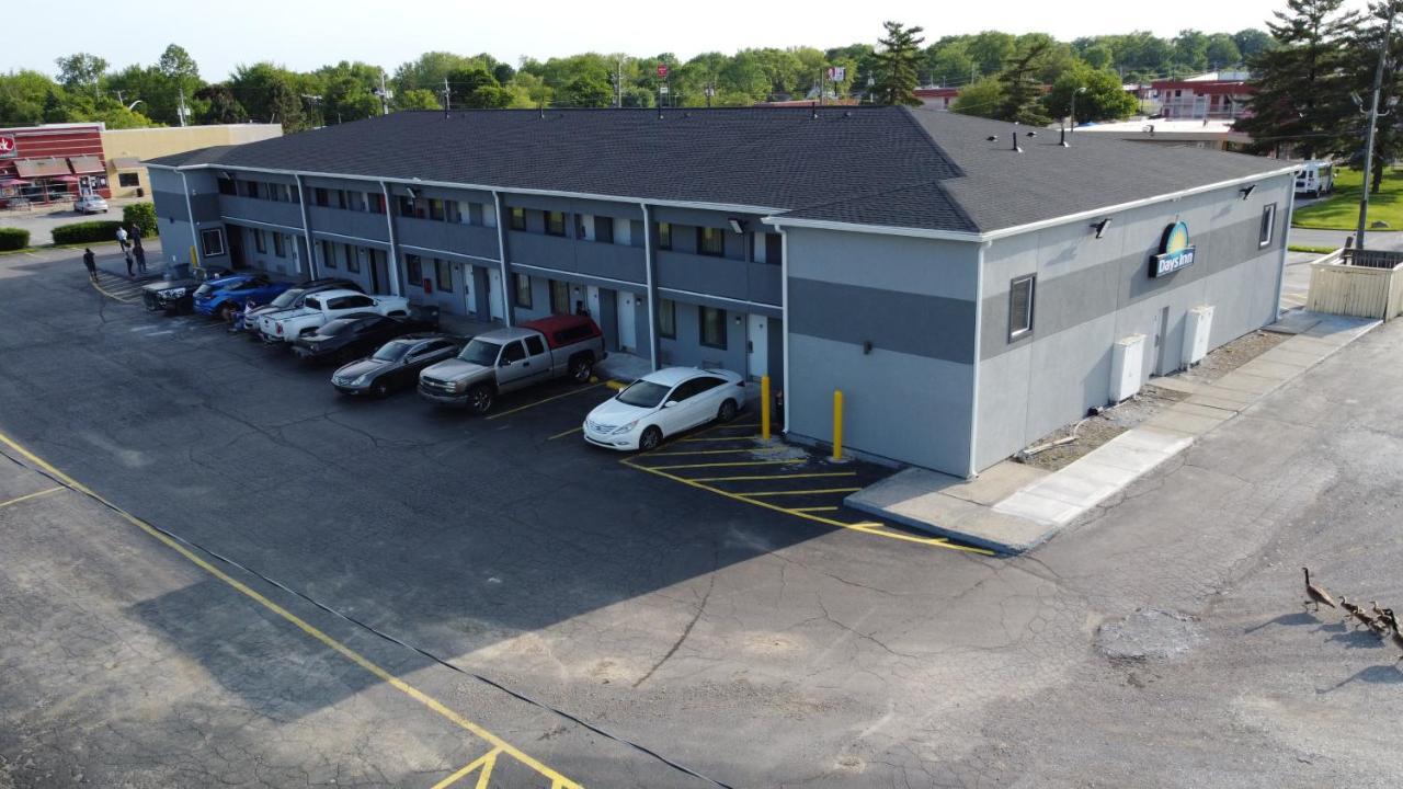 Days Inn By Wyndham Indianapolis East Post Road Εξωτερικό φωτογραφία