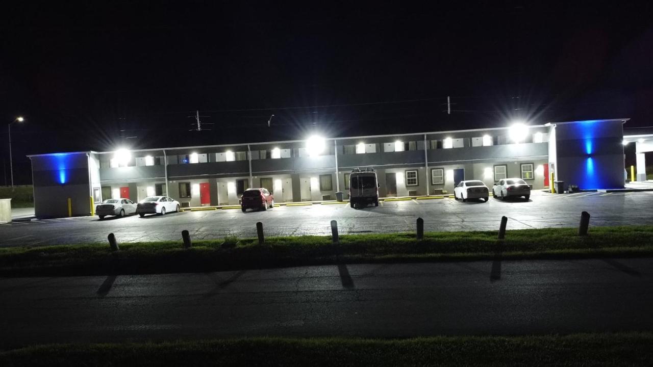 Days Inn By Wyndham Indianapolis East Post Road Εξωτερικό φωτογραφία