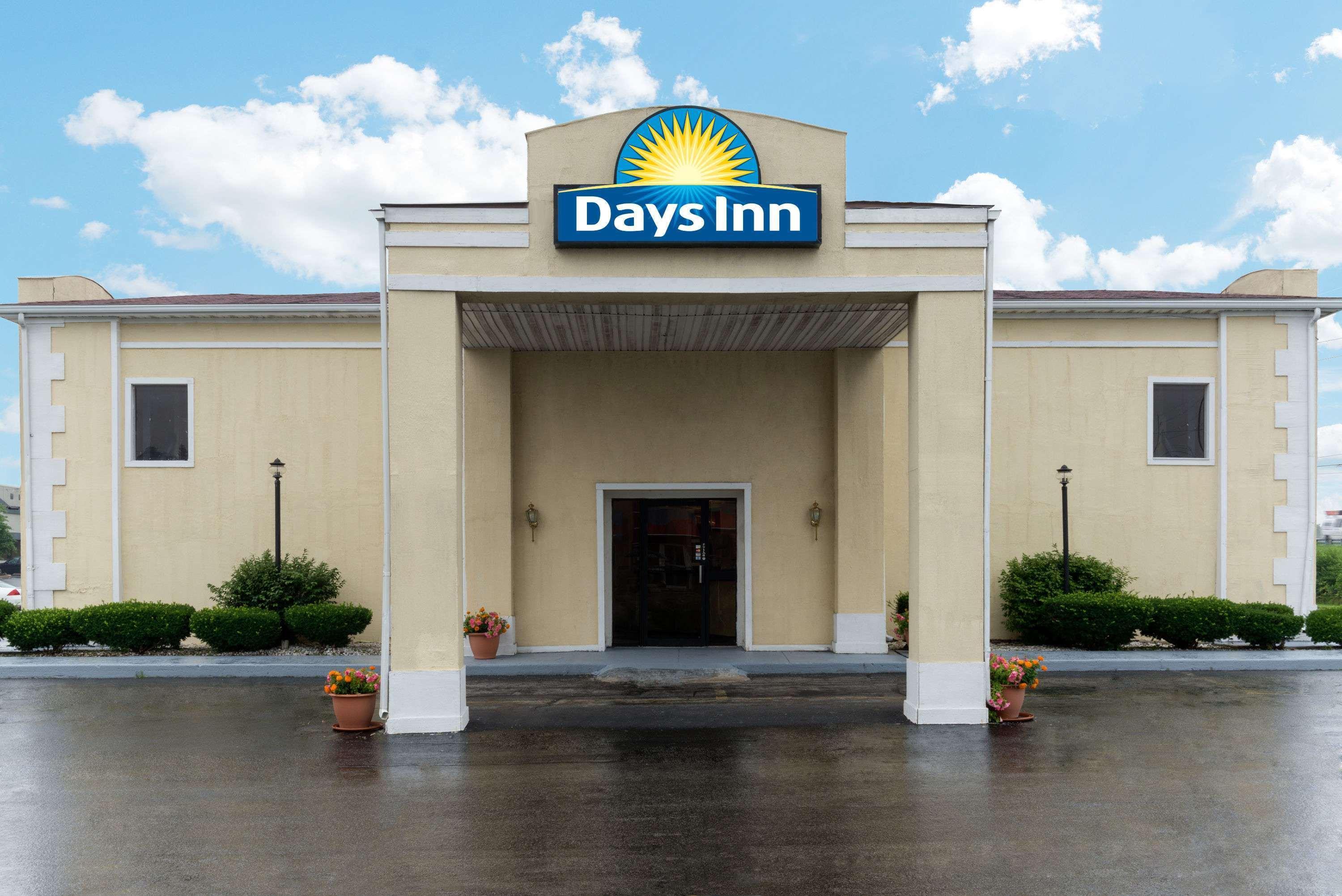 Days Inn By Wyndham Indianapolis East Post Road Εξωτερικό φωτογραφία