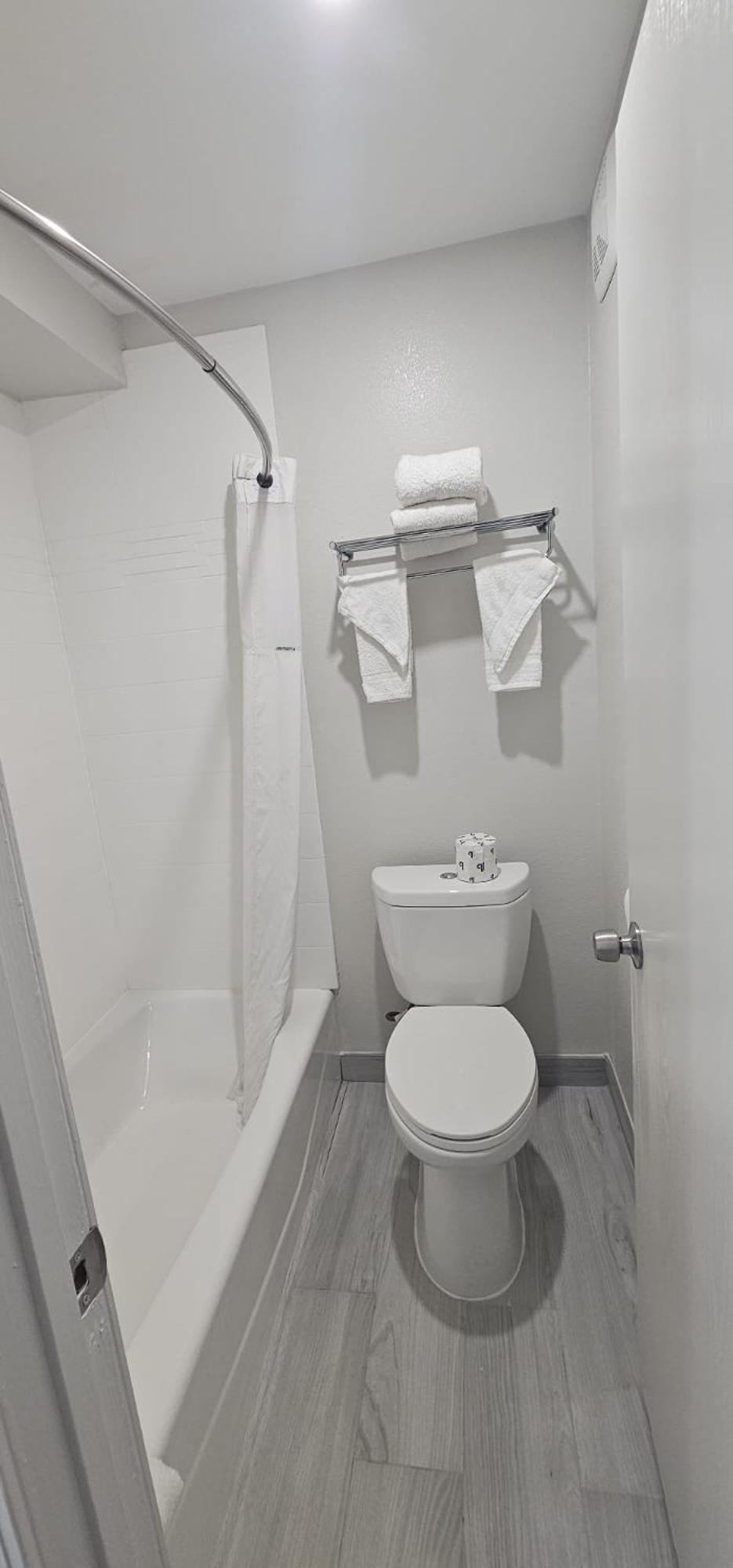Days Inn By Wyndham Indianapolis East Post Road Εξωτερικό φωτογραφία